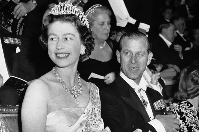 İngiltere Kraliçesi Elizabeth Yeşil Camide Kuran Tilaveti Dinlemiş Düşünceniz Nedir?