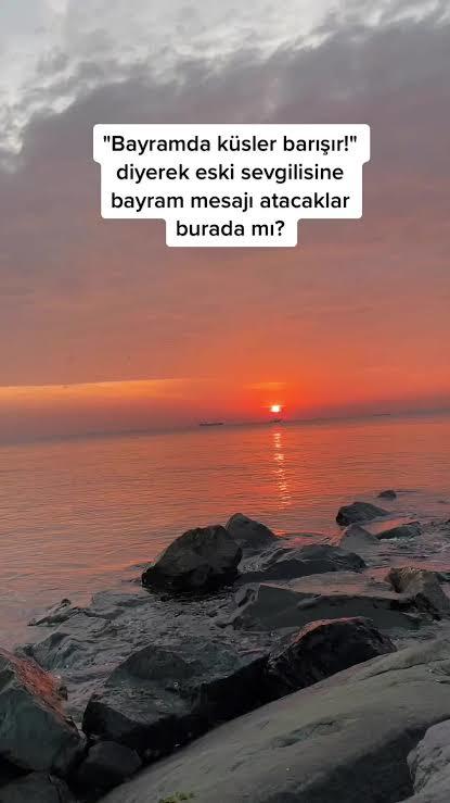 Bayram bahanesi ile eski sevgiliye mesaj atılır mı?