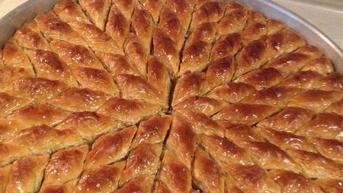 Seçin bakalım. Ev baklavası mı hazır baklava mı?