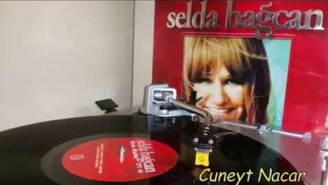 Bayramın ilk gününde takılı kaldığınız o şarkı hangisi?
