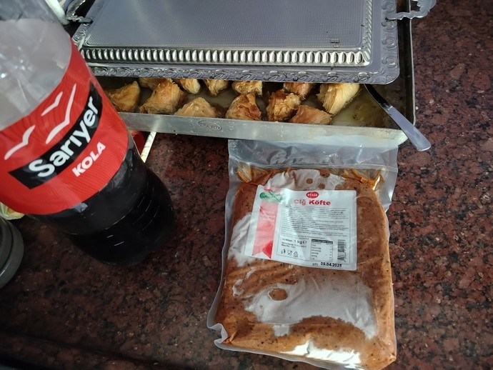 Çiğ köfteyi nasıl yiyorsunuz?