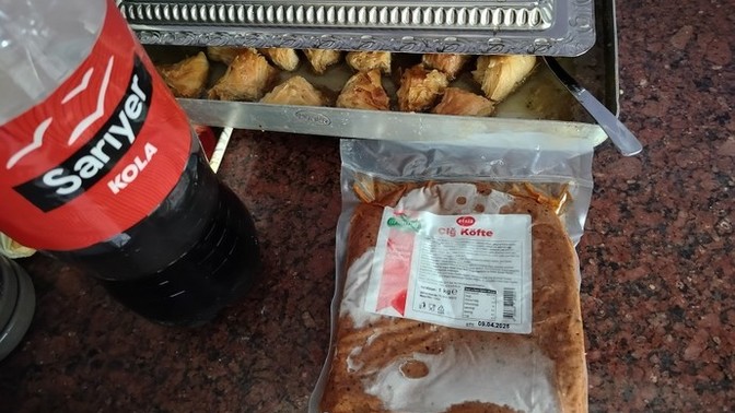 Çiğ köfteyi nasıl yiyorsunuz?