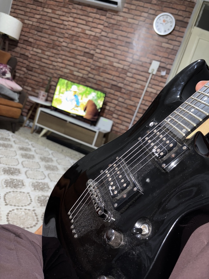 Gitarist müzisyen var mı sitede?