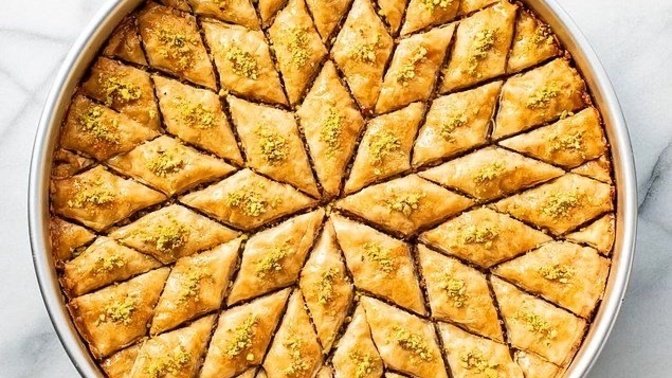 Bayramda ev baklavası mı tercih edersiniz yoksa hazır baklava mı?