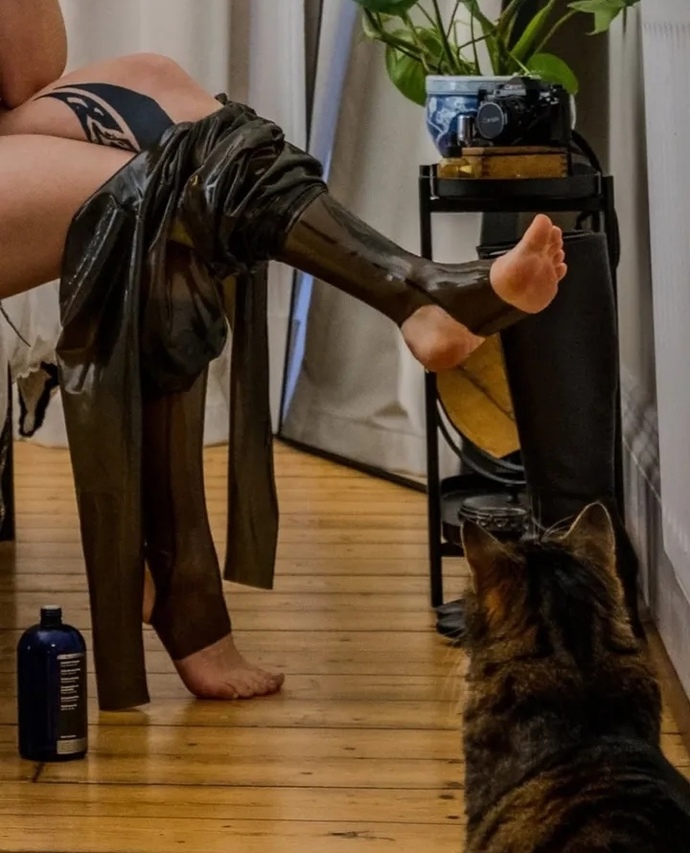 LaTeX tulumla arkadaş davetine gitmek niyetim sizce güzel olur mu?