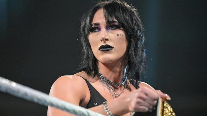 Onun yüzünden tekrar izlemeye başladım wwe yi her türlü süper bişeysin sen izledikçe izletiyorum kendini yeni ilham perim rheaam