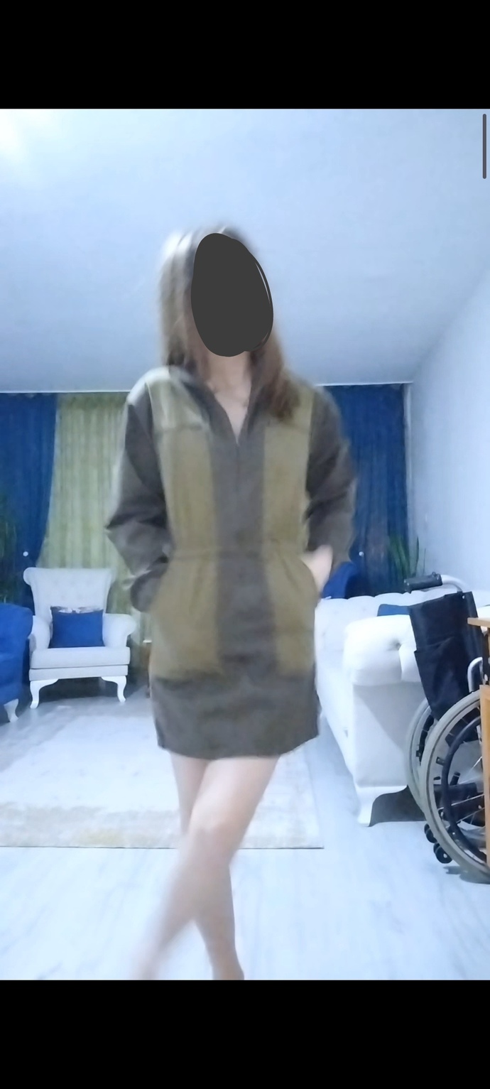 Arkadaşlar üzerimdeki elbise çirkin mi?