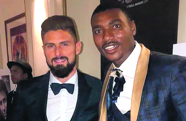 Messi ve Ronaldo′nun bile desteklediği kaleci, sizce de puskas ödülünü haketmiyor muydu?