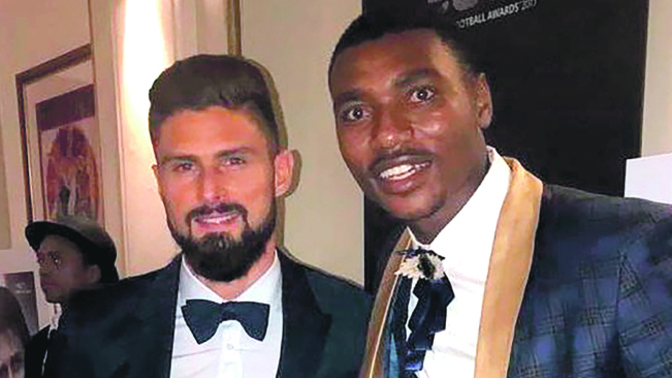 Messi ve Ronaldo′nun bile desteklediği kaleci, sizce de puskas ödülünü haketmiyor muydu?