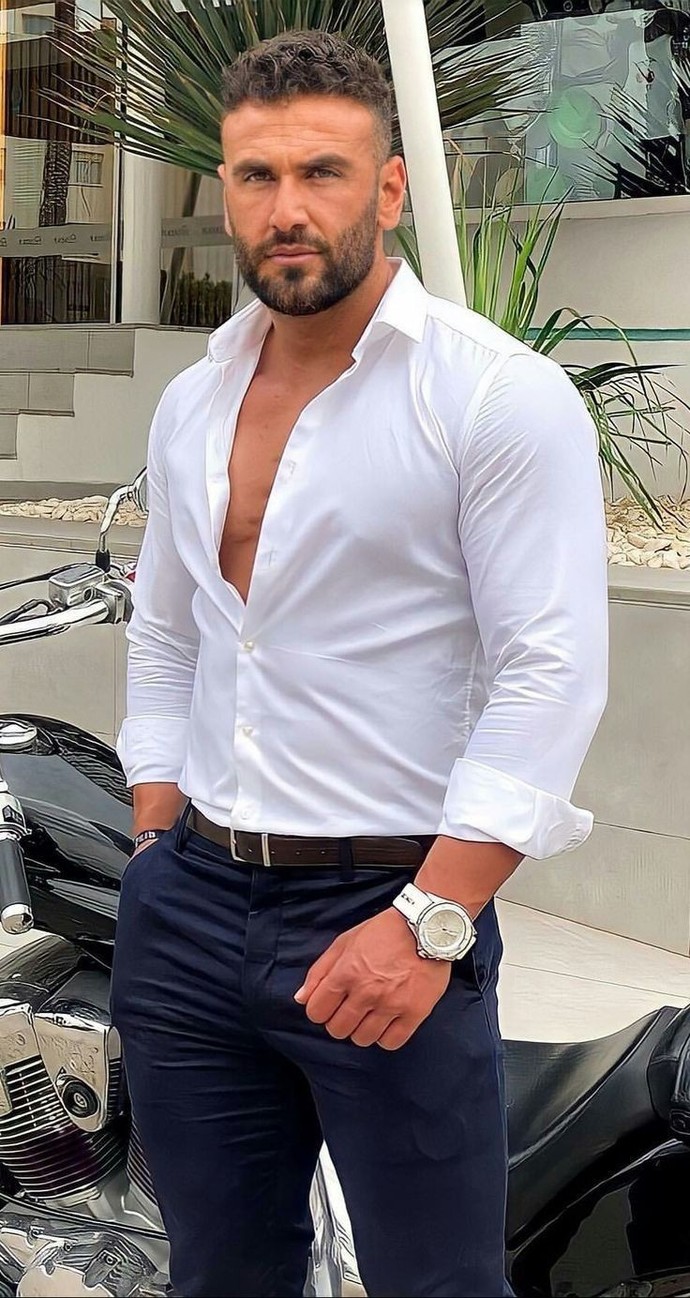 Geniş omuzlu olmak erkeklere yakışıyor mu?
