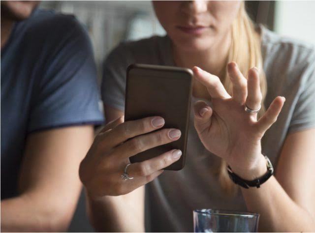 Sevgilinin telefonunu kurcalar mısın?