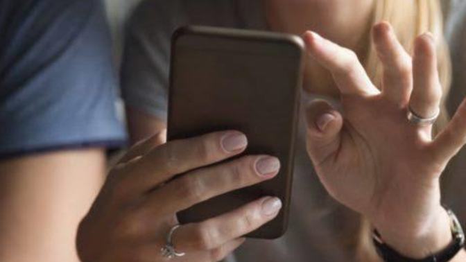 Sevgilinin telefonunu kurcalar mısın?