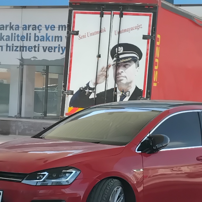 Gaffar okanı nasıl bilirsiniz? biz onu 3310 dan birimlere diyarbakır halkına eziyet edeni yakarım demesiyle biliriz❤️?