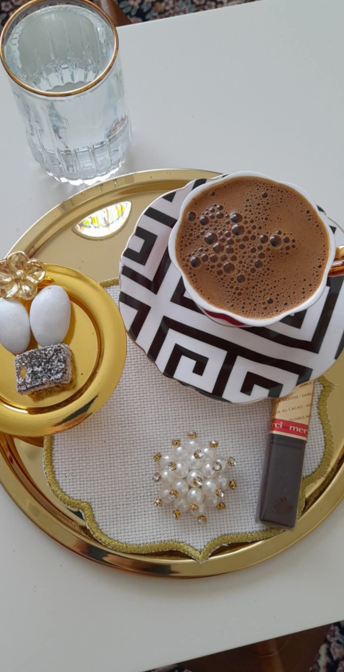 Kahvesiz yapamayanlar kim bakalım ben birde filtre kahveye taktım bu aralar makine önerisi vermek isteyen yazabilir mi?
