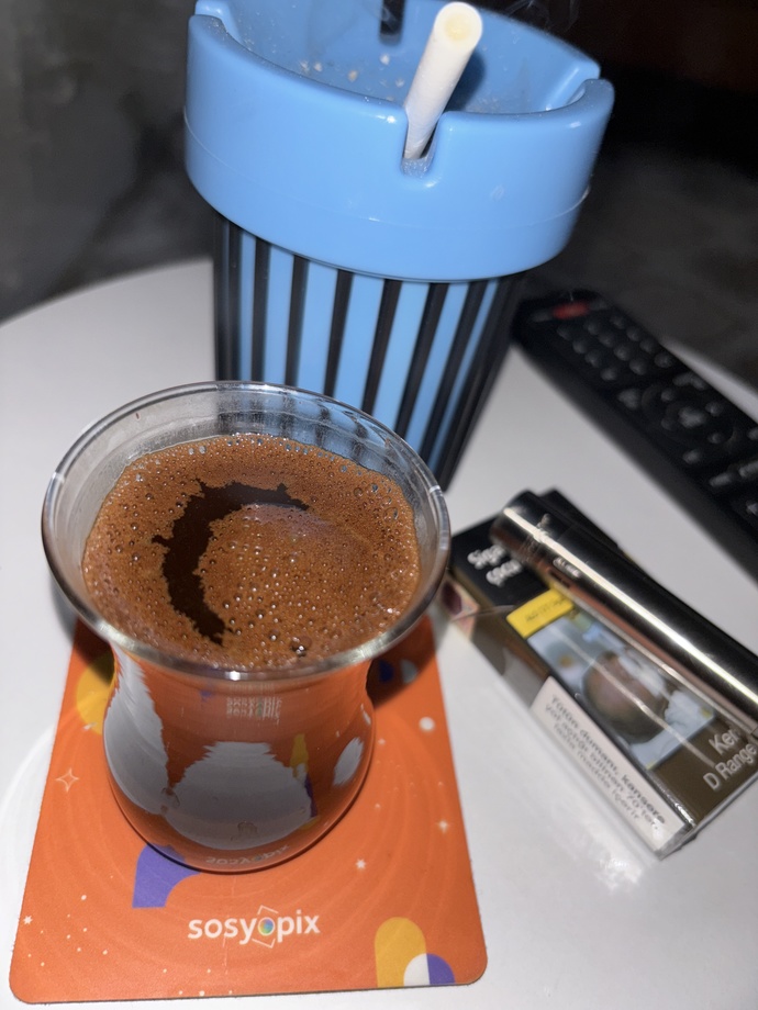 Kahvesiz yapamayanlar kim bakalım ben birde filtre kahveye taktım bu aralar makine önerisi vermek isteyen yazabilir mi?