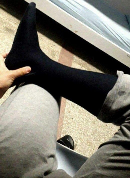Çoraplarla yatan var mı benim gibi?