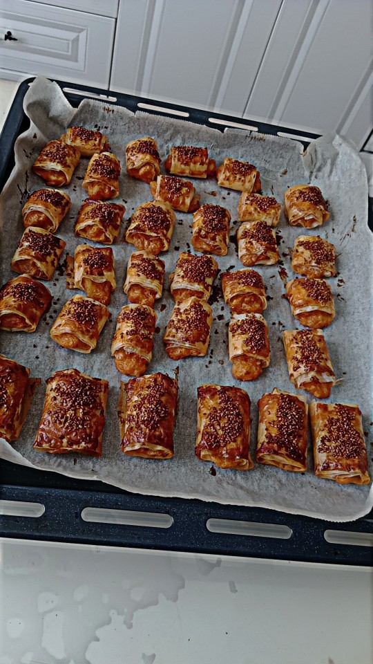 Susamlı çörek yaptım yer misiniz?