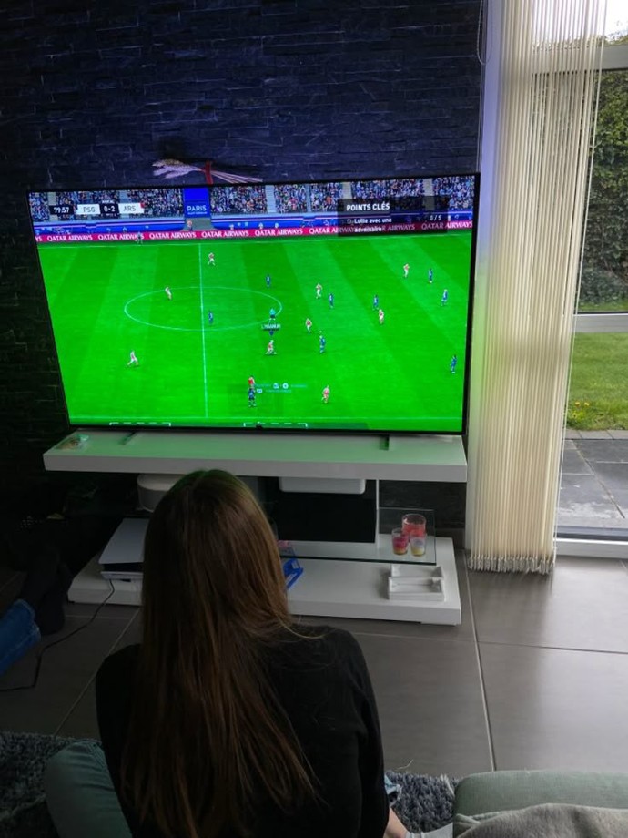 Erkekler kadınların sevdiği ve övdüğü şeylerden neden nefret ediyor? Kendileri sevse bile?