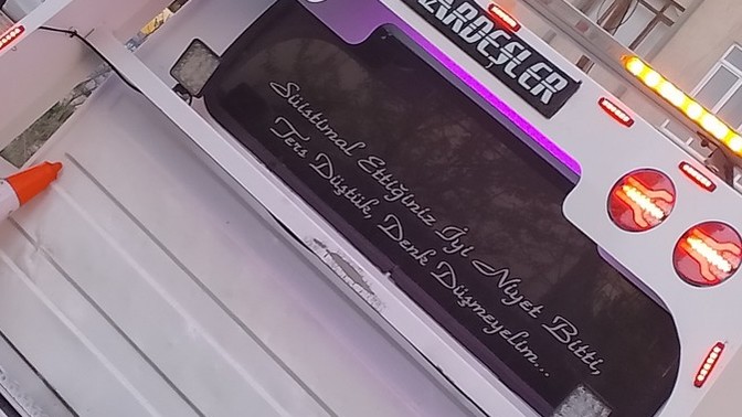 Araba veyahut kamyon arkası sözler dikkatinizi çeker miii?