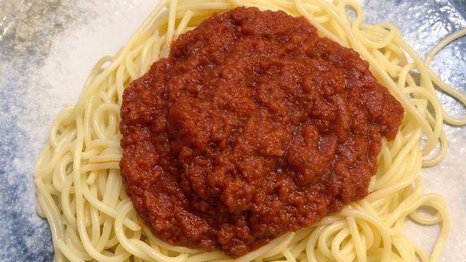 Domates soslu spagetti sever misiniz?