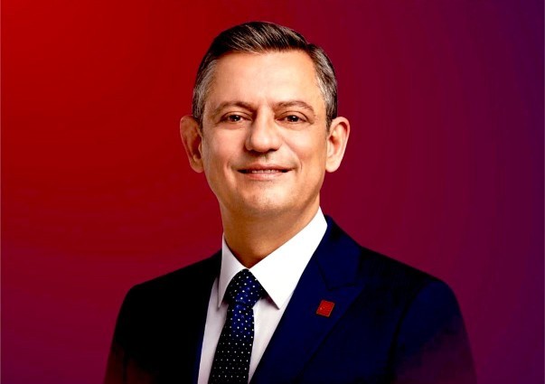 Sayın Özgür Özelin son dönem siyasi performansı için tek kelimelik yorumunuz nedir?