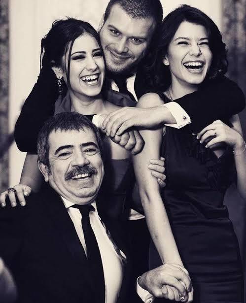 Aşk var ama gelecek yok… Mantık var ama kalp yok… Siz hangisini seçerdiniz?🥀?