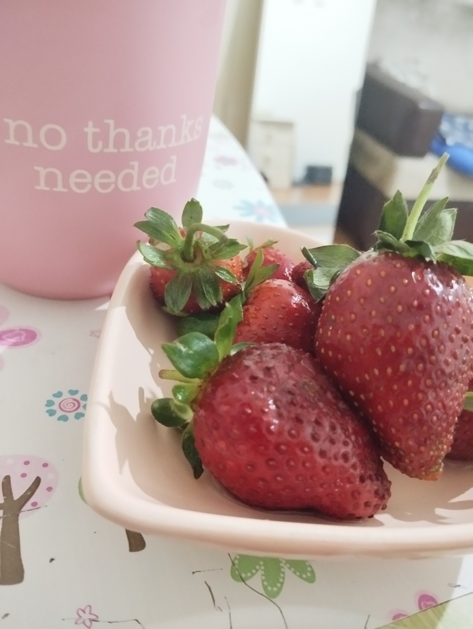 Size çileklerimden verir miydim, söyleyim mi🍓?
