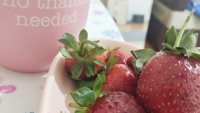 Size çileklerimden verir miydim, söyleyim mi🍓?