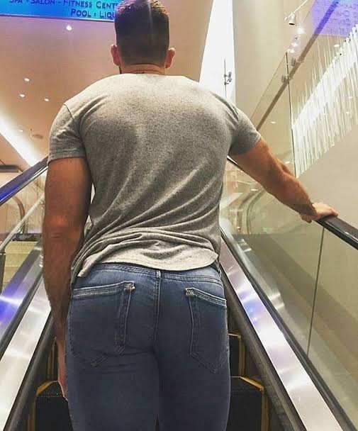 Kadınlar gerçekten erkeğin kalçasına dikkat eder mi?