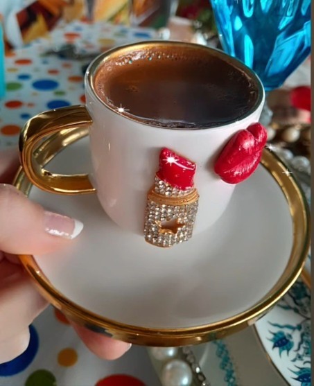 Kim benimle kahve içmek ister?