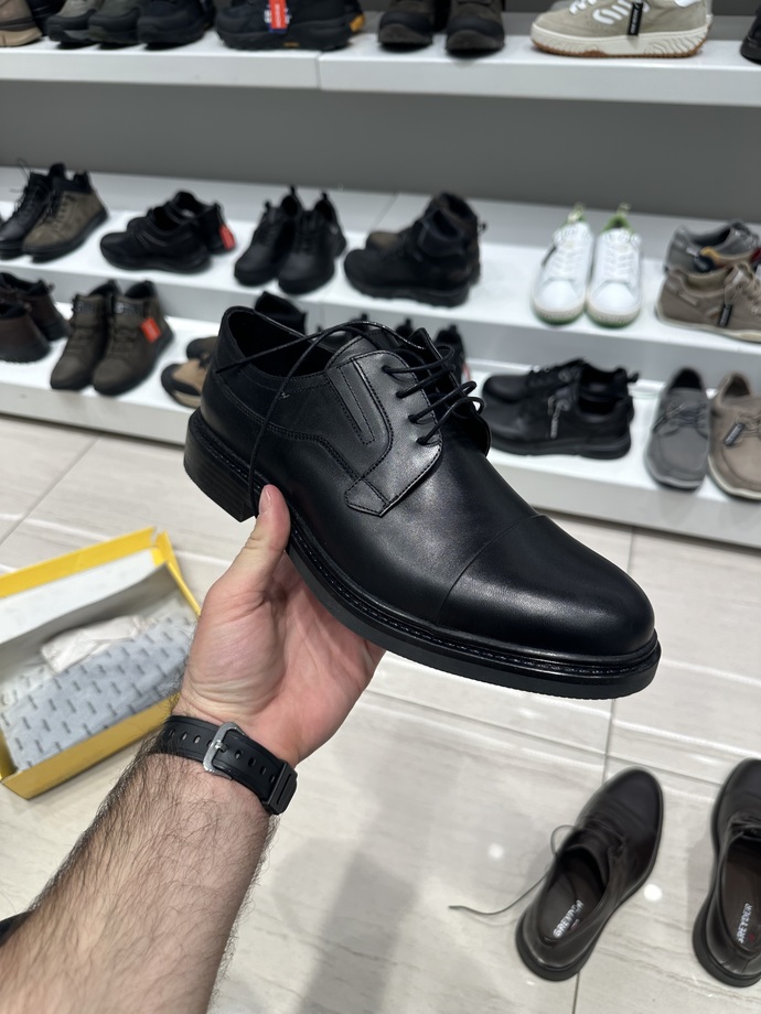Takım elbise altına hangisi iyi gider?