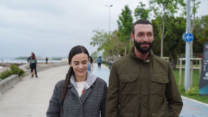 Erkek kıza para vermiyorsa onun hayatında erkek yoktur. Bunu herkes anlamıyor mu?