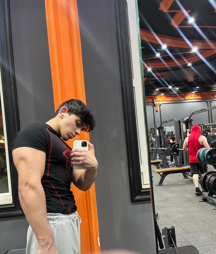 Kürt kadın mma dövüşçüsü azerbaycanda spor salonundaki bir genci darp etti bu durum hakkında ne düşünüyorsunuz?