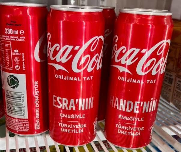 Kola kutusundaki kadın isimleri yüzünden sevgilisine trip attı. Sizce tribinde haklı mı?