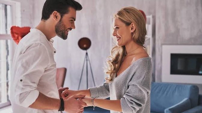 İlişkide güzel sözler mi yoksa davranışla gösterilen sevgi mi daha çok etkiler seni?