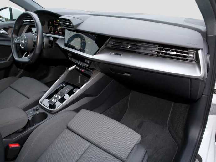 Merhaba yakın zamanda arabamı değiştirmeyi düşünüyorum sizce audi a3 mü 508 mi?