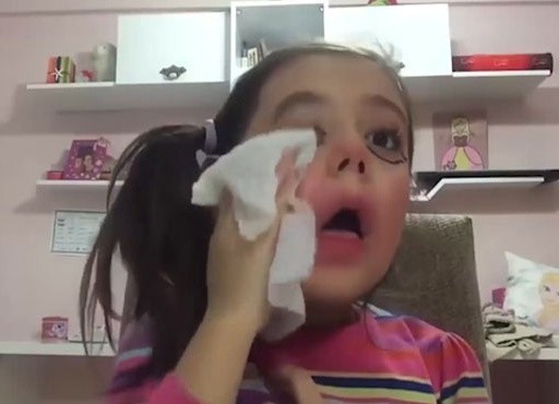 Çocuğunuzun kaç yaşında makyaj yapmasına izin verirdiniz?