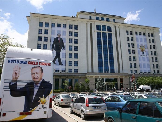AKP Genel Merkezi’nde polis intiharı: Tesadüf mü, mesaj mı?
