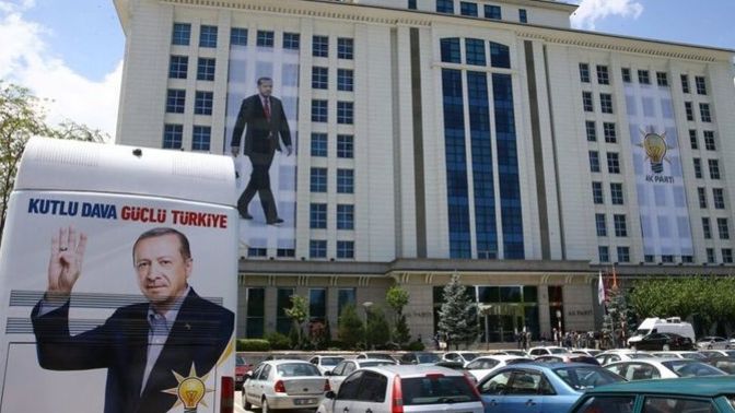 AKP Genel Merkezi’nde polis intiharı: Tesadüf mü, mesaj mı?