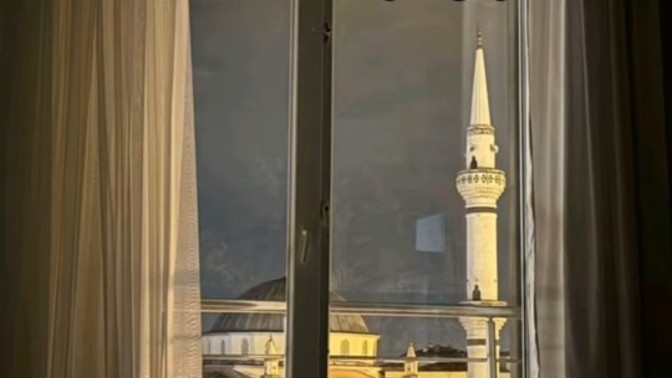 Yanındakiyle yaşar kalbindekiyle ölürsün?