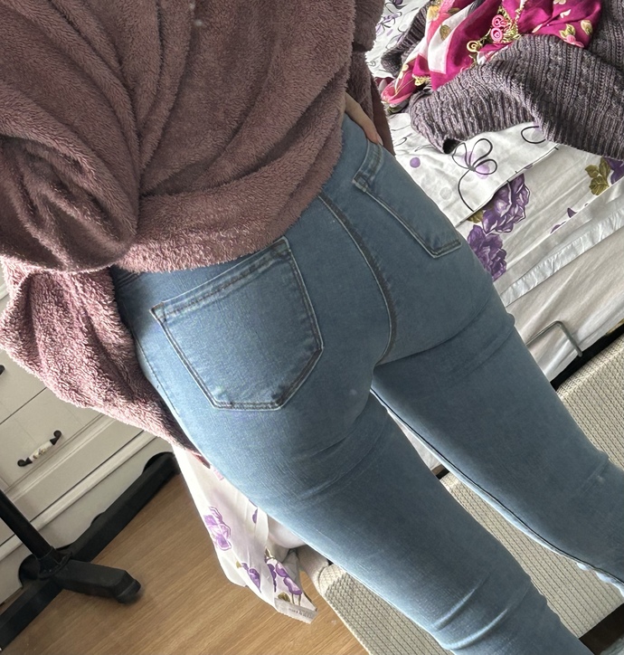 Çizmeyle dar pantolon giyicem ama kötü mü?