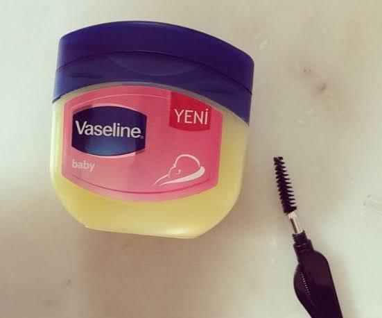 Kirpiklere vazelin sürmek faydalı mı, vazelin kirpik uzatır mı?