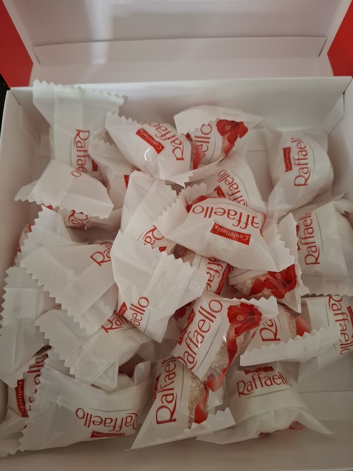 Sana Rafaello verir miydim / vermezdim söyleyim mi? ?