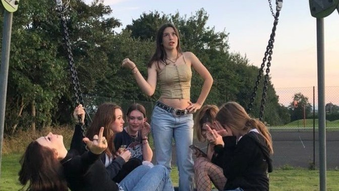 Tek yakın arkadaş mı yoksa kalabalık arkadaş grubu mu size daha iyi gelir?