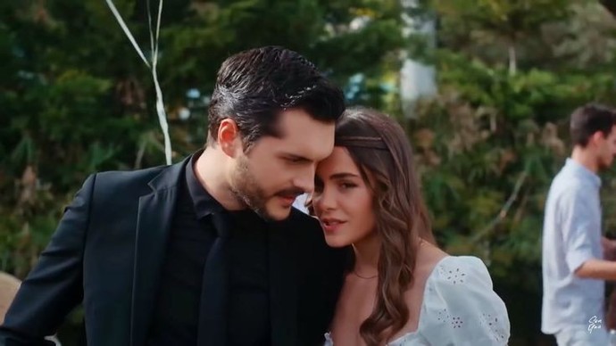Sürekli oyalayan ve evlenmeye niyeti olmayan biriyle ilişkiye devam etmek, mantıklı mı?