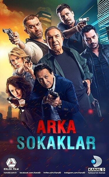Arka Sokaklar Dizisi nin bu kadar uzun yıllarca devam etmesinin en büyük nedeni nedir izliyor musunuz nasıl dizi sizce?