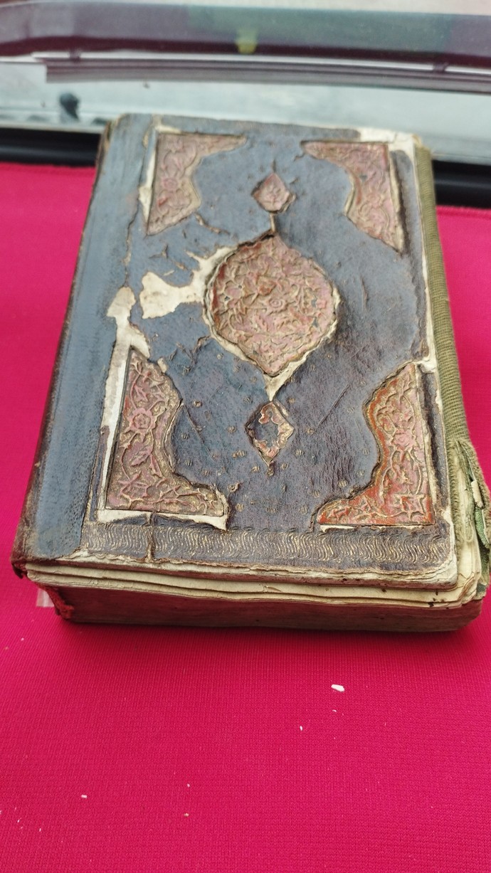 300 senelik. Bi kitap var gizli ilimler mis. Bilgisi. Olan. var mı ?