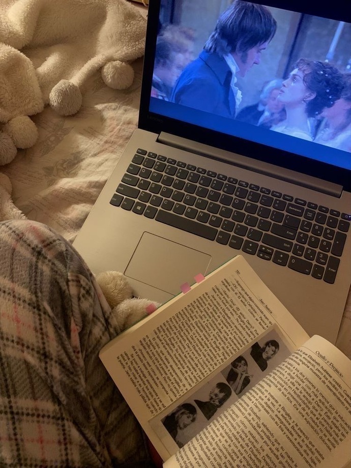 Film izlerken kitap okur musunuz?