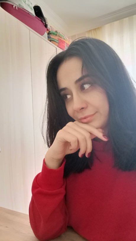 Sizce bu kız kaç yaşındadır?