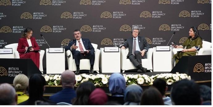 Bakan:Türkiye, nitelikli öğretmen eksikliği yaşamayan nadir ülkelerden biri dedi. Siz ne düşünüyorsunuz?